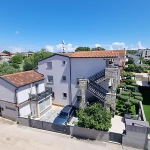  Apartment Denis